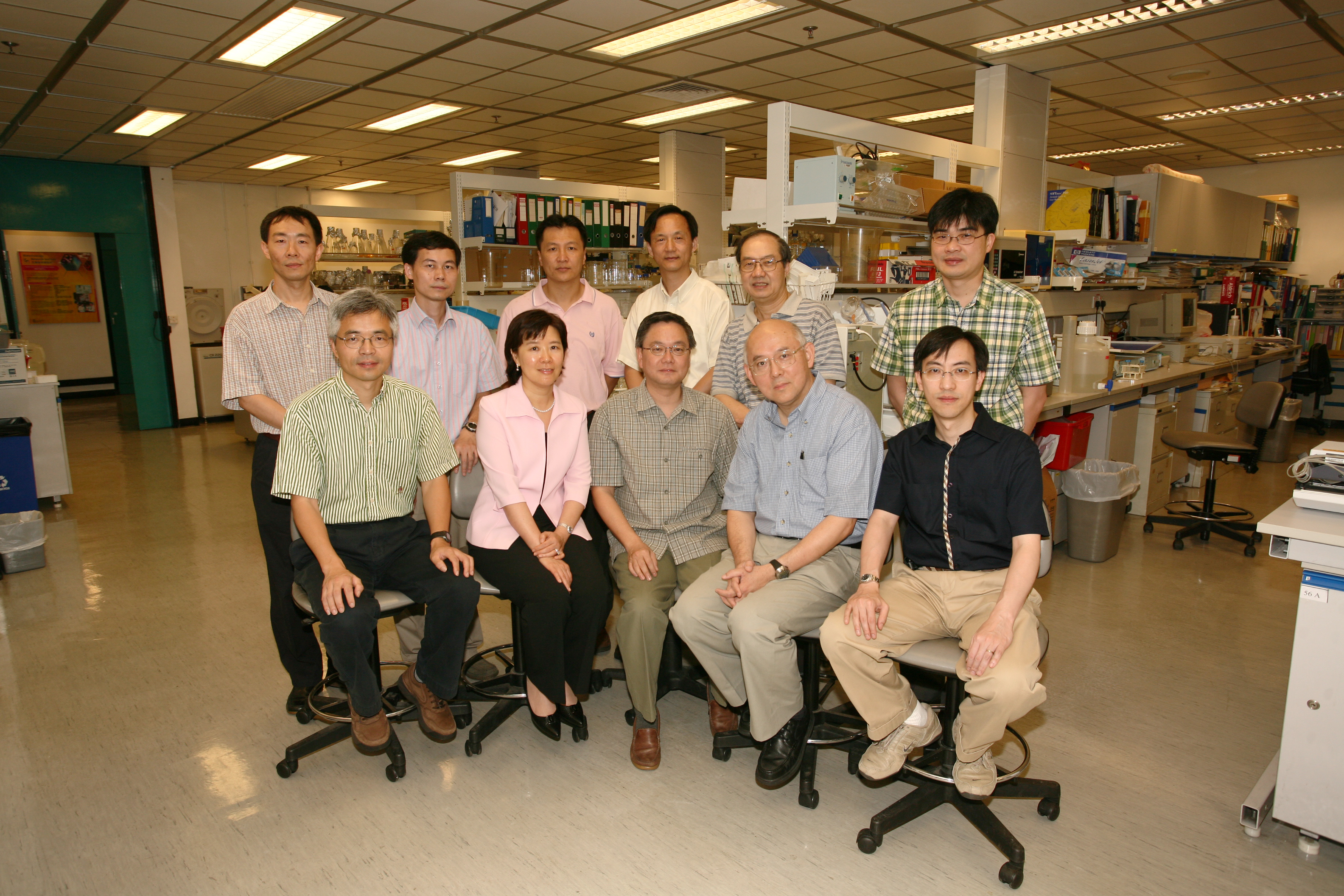 Prof Nancy Ip with her research team	
