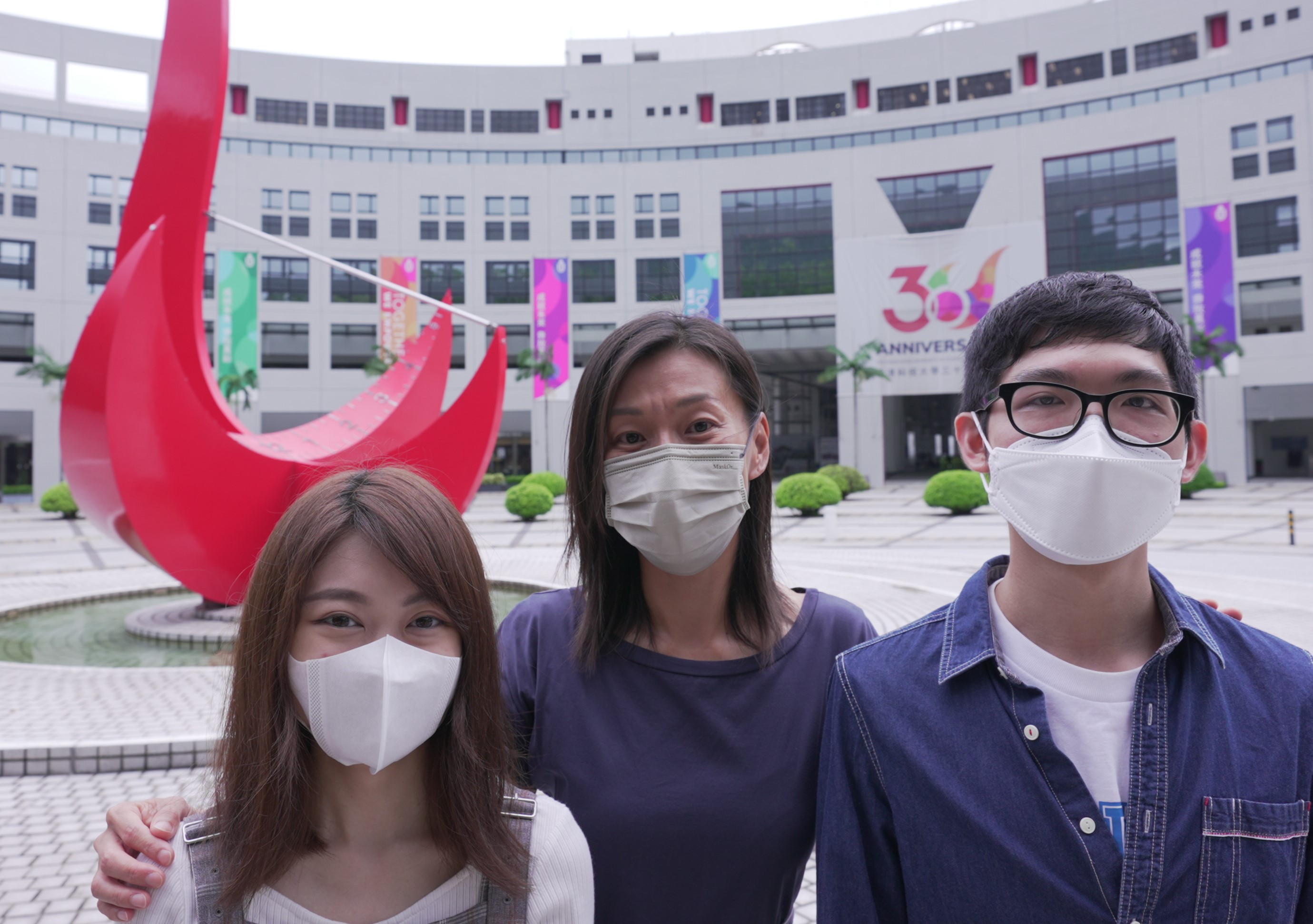 (From left) Carol CHAN, a final year HKUST student studying International Research Enrichment (Physics), Prof. Emily NASON, Director of Undergraduate Recruitment and Admissions at HKUST, and Ben CHAK, a year 2 HKUST computer science and engineering student