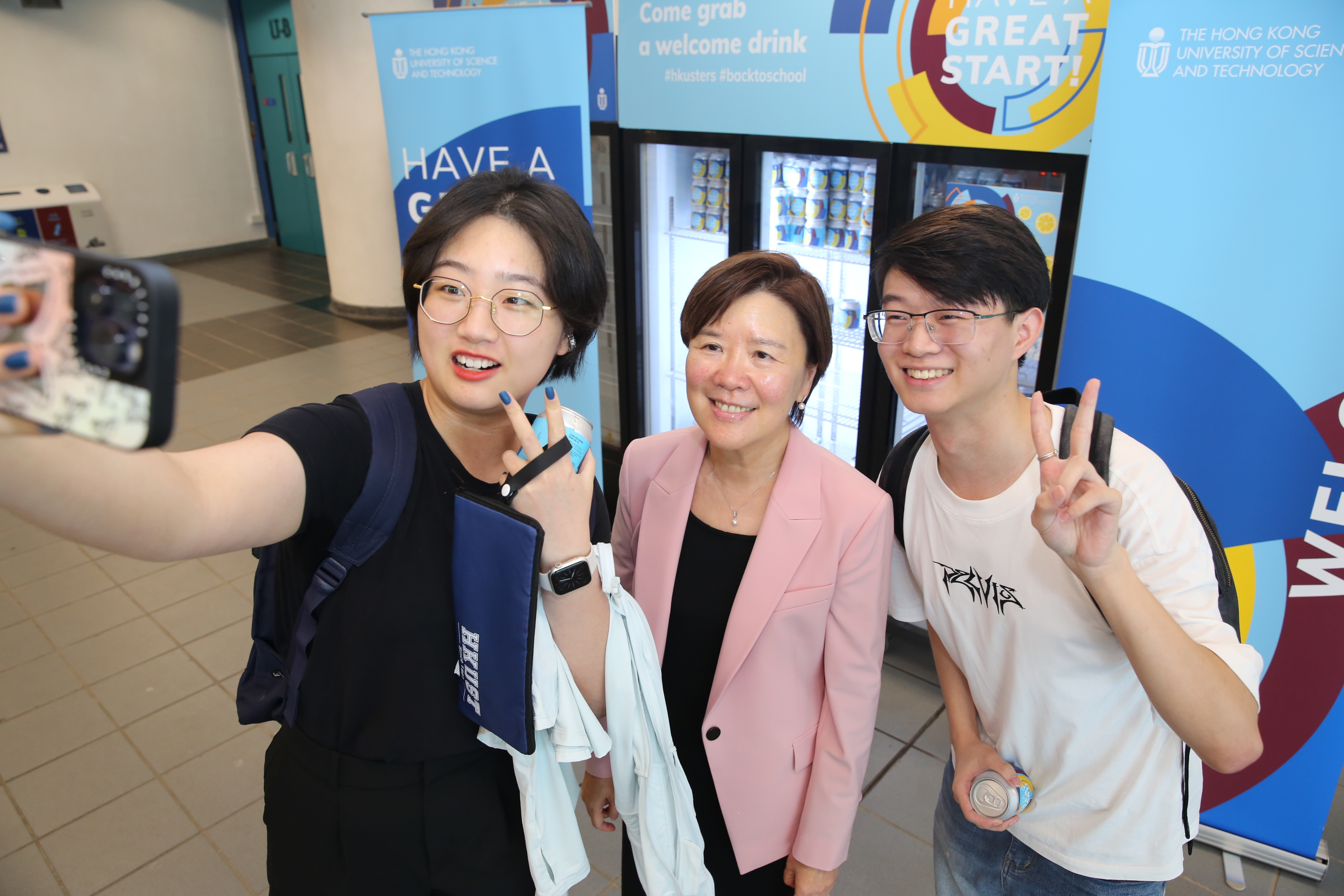 Prof. Nancy Ip selfies with students