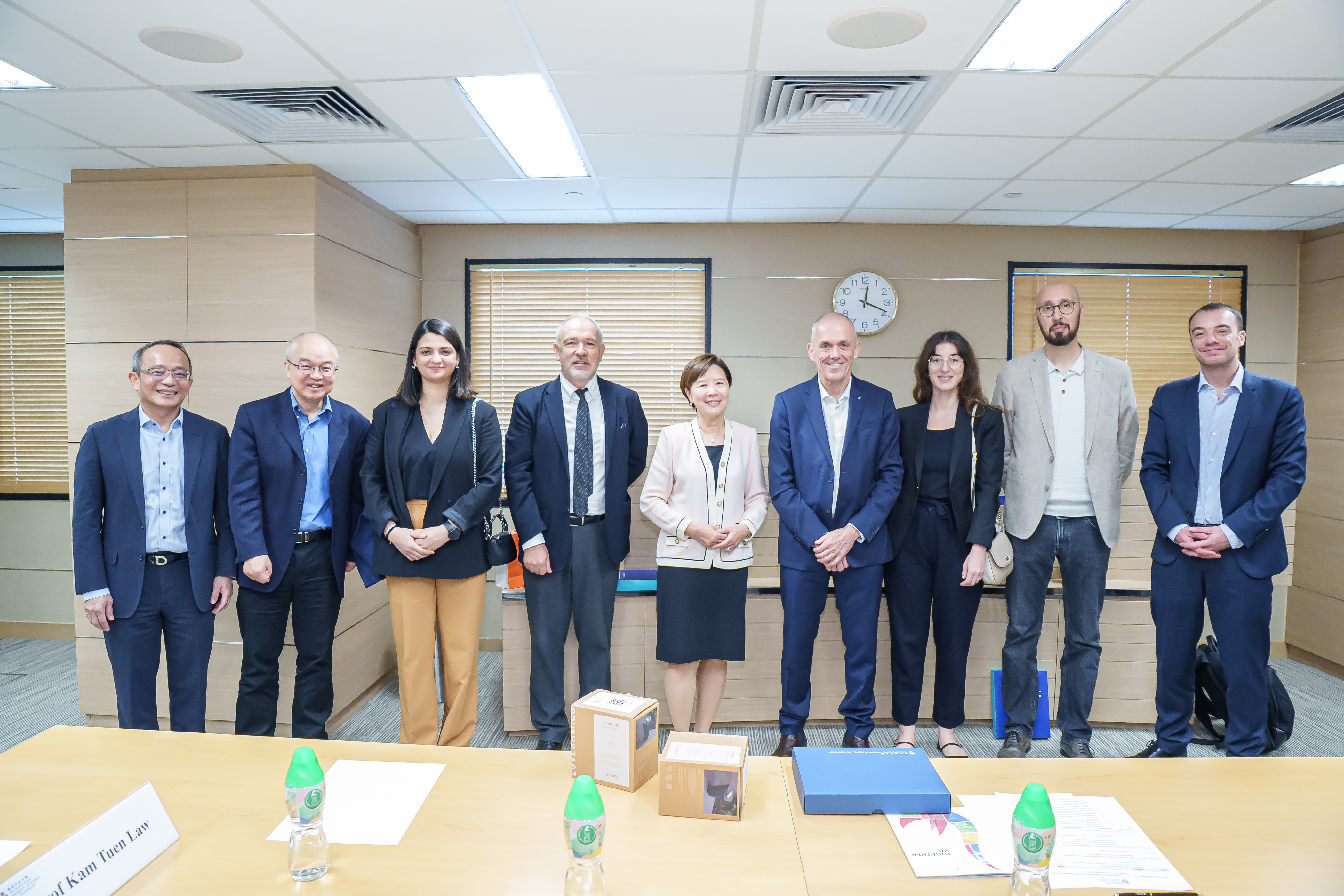 法国国家科学研究中心代表团与科大管理层团队会面，了解科大的科研策略及重点研究项目。