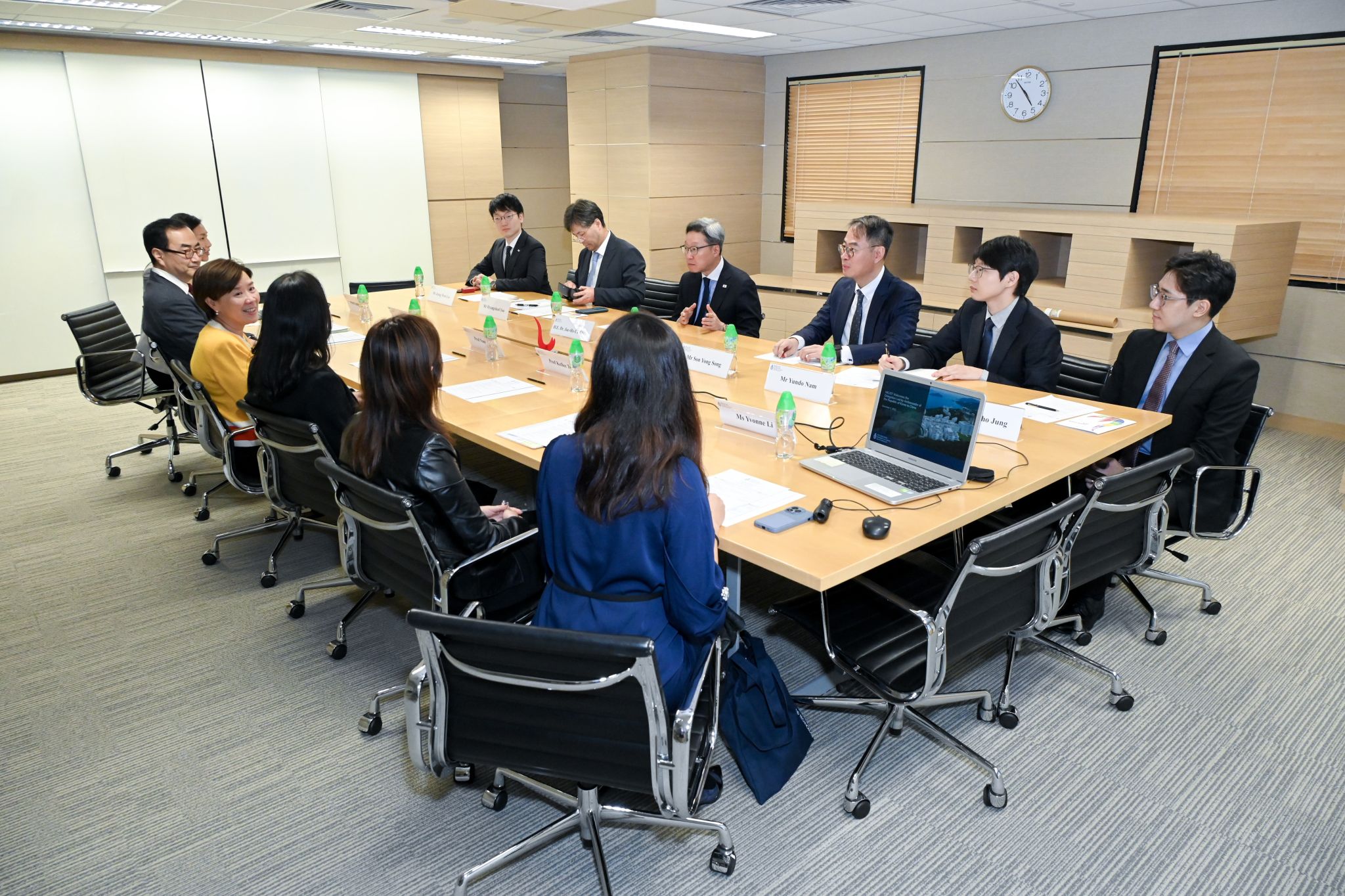 President Prof. Nancy IP and members of the leadership team engaged in a meeting with Dr. Chung and his delegation.