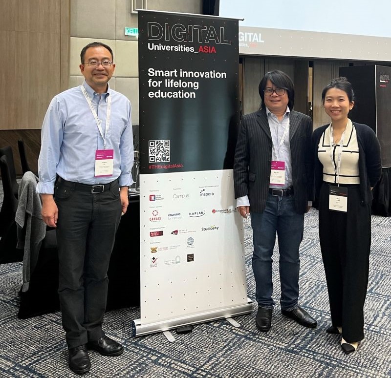 科大屈华民教授(左一)和许彬教授(右二)应邀出席5月8日至10日在吉隆坡举行的泰晤士高等教育亚洲数字大学高峰会。