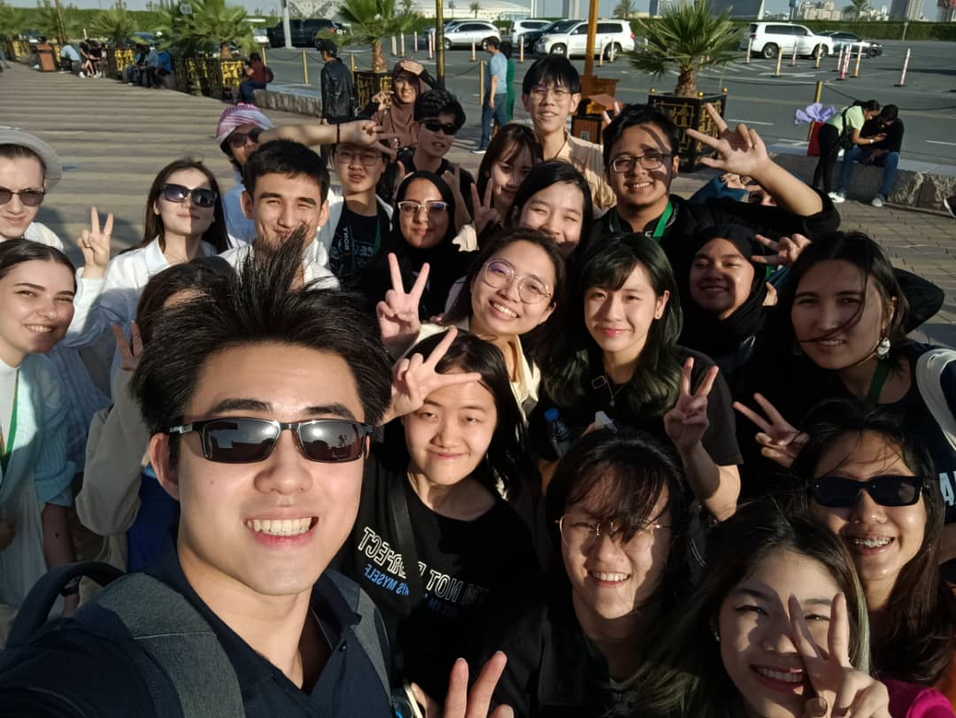 科大学生与来自亚洲不同背景和文化的学生互动和交流。