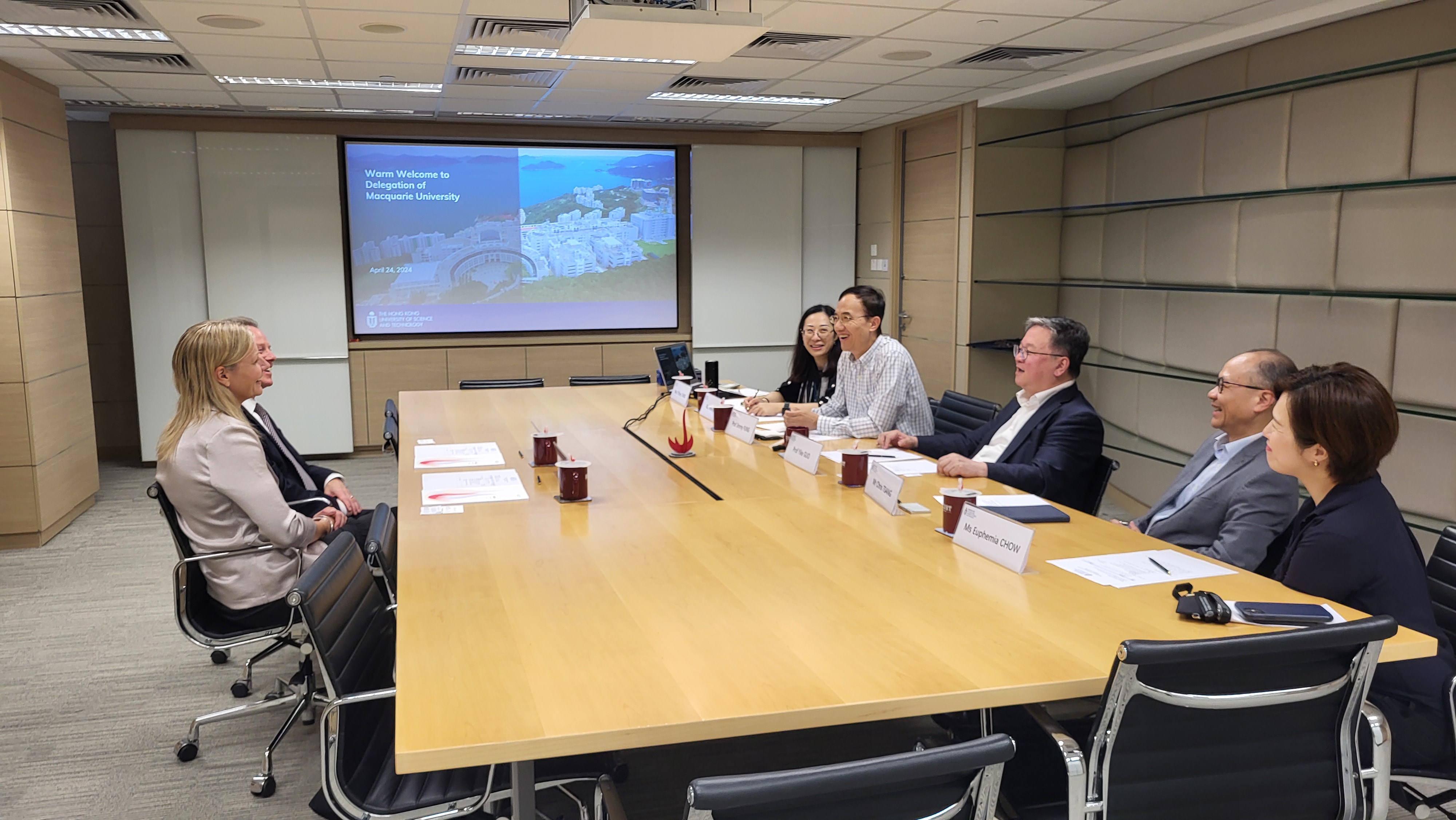 HKUST and Macquarie University explored potential collaborations on postgraduate and undergraduate student exchange initiatives. 