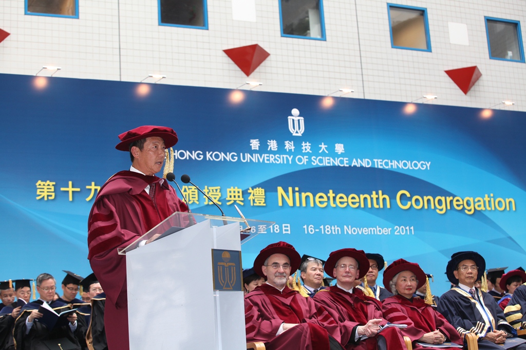 叶 锡 安 博 士 代 表 荣 誉 博 士 学 位 得 主 致 辞 。	
