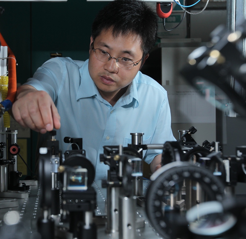  Prof Shengwang Du, Assistant Professor in HKUST's Department of Physics, and his research team have published their study in Physical Review Letters recently