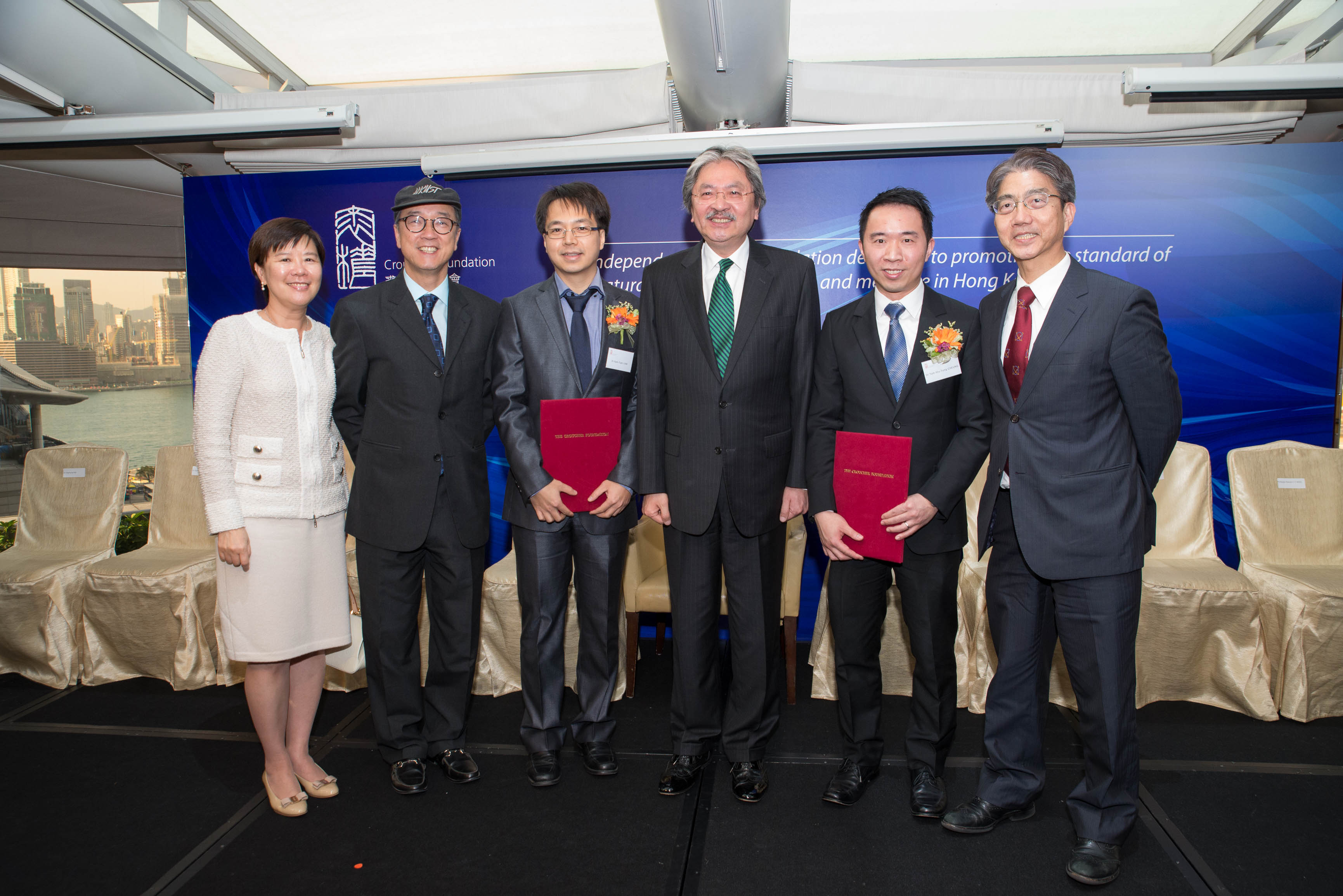  (左起)科大理學院院長、分子神經科學國家重點實驗室主任、晨興生命科學教授葉玉如教授; 科大校長陳繁昌教授; 羅錦團博士; 香港特別行政區政府財政司司長曾俊華先生; 張曉東博士; 及科大副校長（研發及研究生教育）李行偉教授。