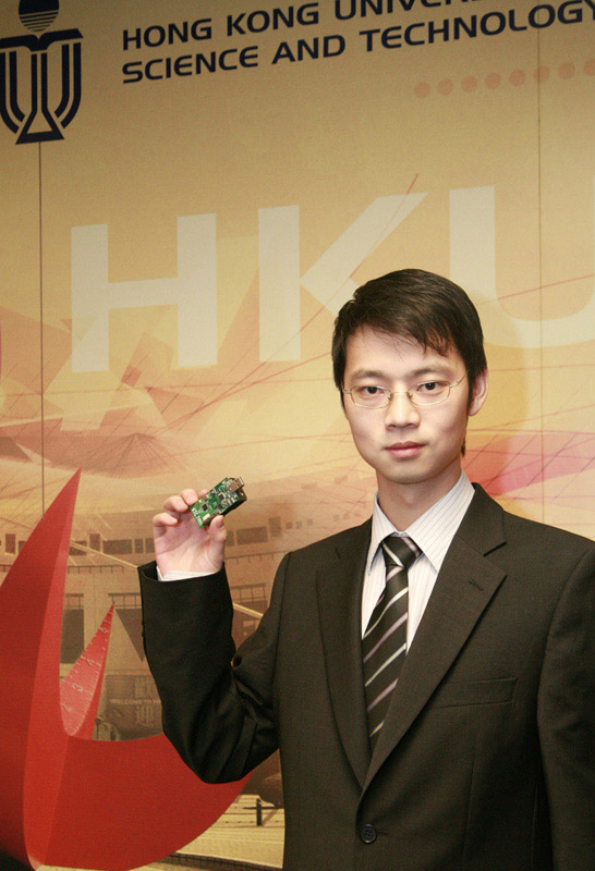 2007 年 香 港 資 訊 及 通 訊 科 技 獎 最 佳 創 新 及 研 究 大 獎 得 主 李 默 。	