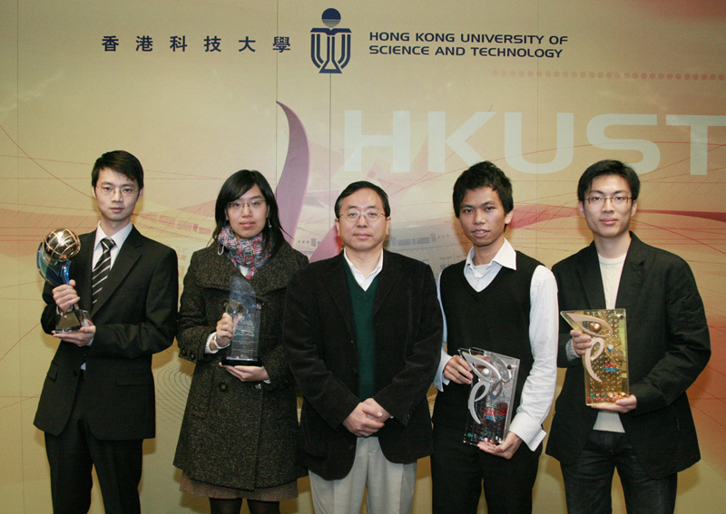科 大 師 生 一 共 獲 三 個 2007 年 香 港 資 訊 及 通 訊 科 技 獎 項 。 圖 為 計 算 機 科 學 及 工 程 學 系 系 主 任 倪 明 選 教 授 與 部 份 得 獎 者 合 照 。	