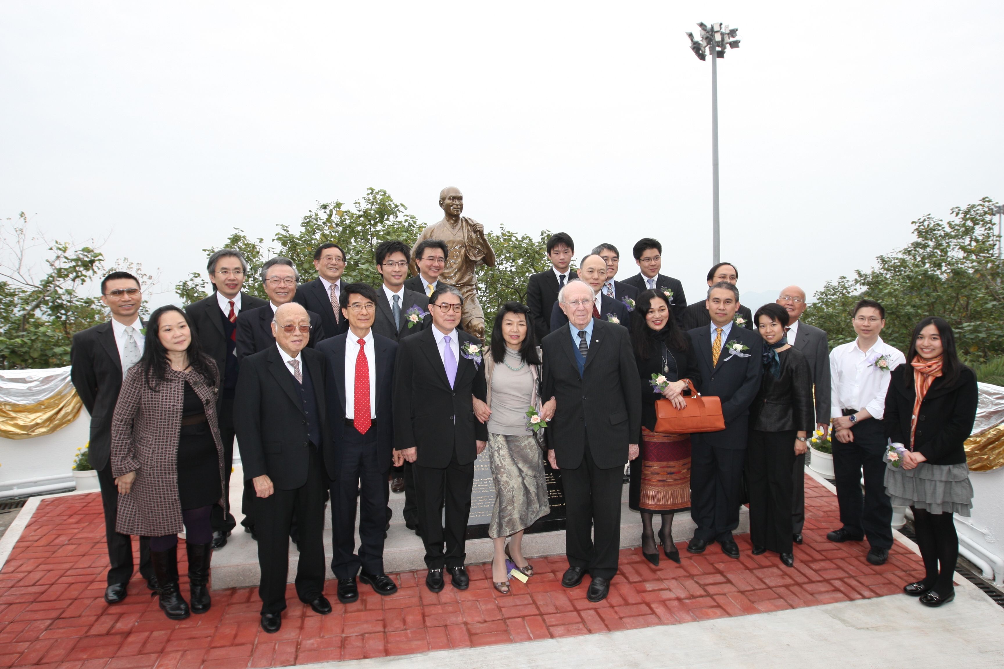 科 大 同 人 与 霍 氏 家 族	
