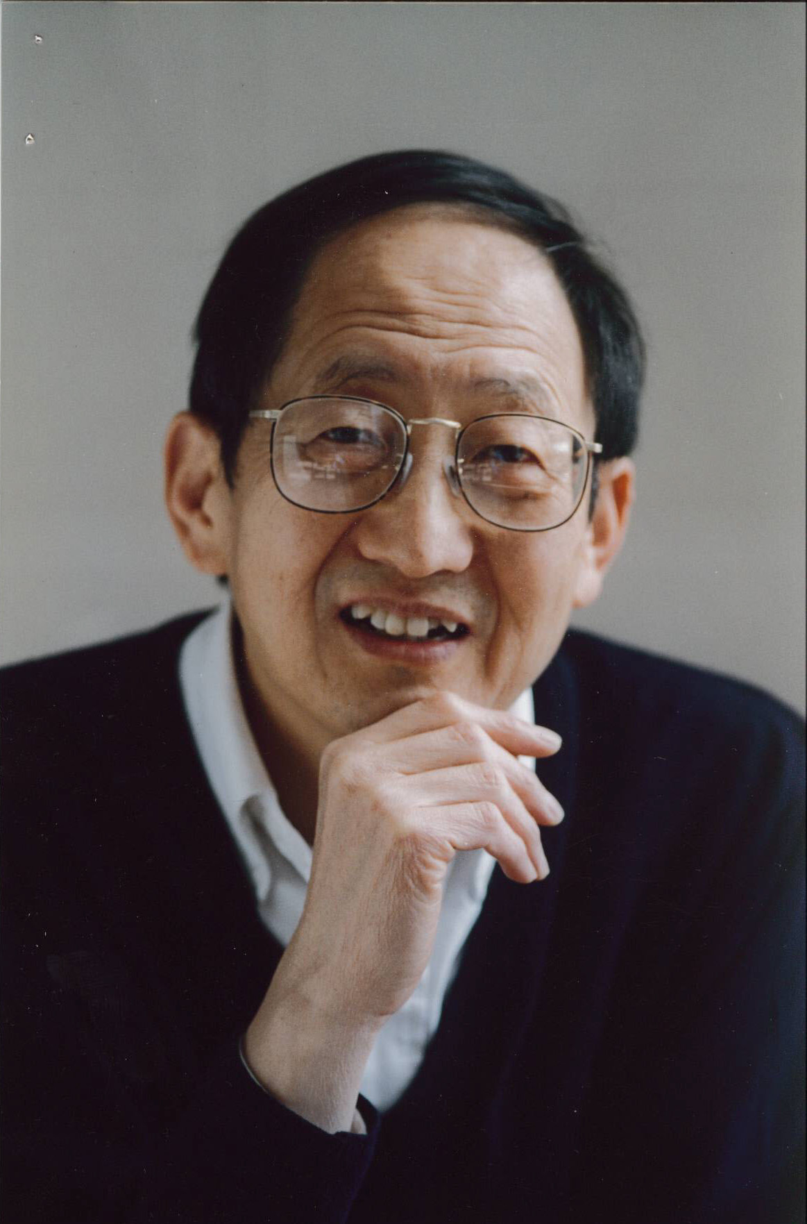  崔琦教授