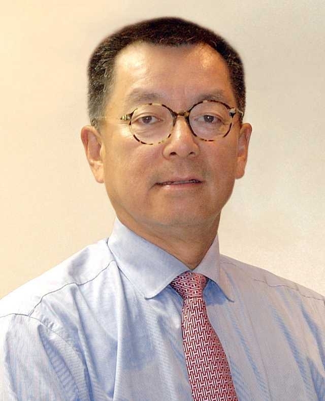翁 以 登 博 士	