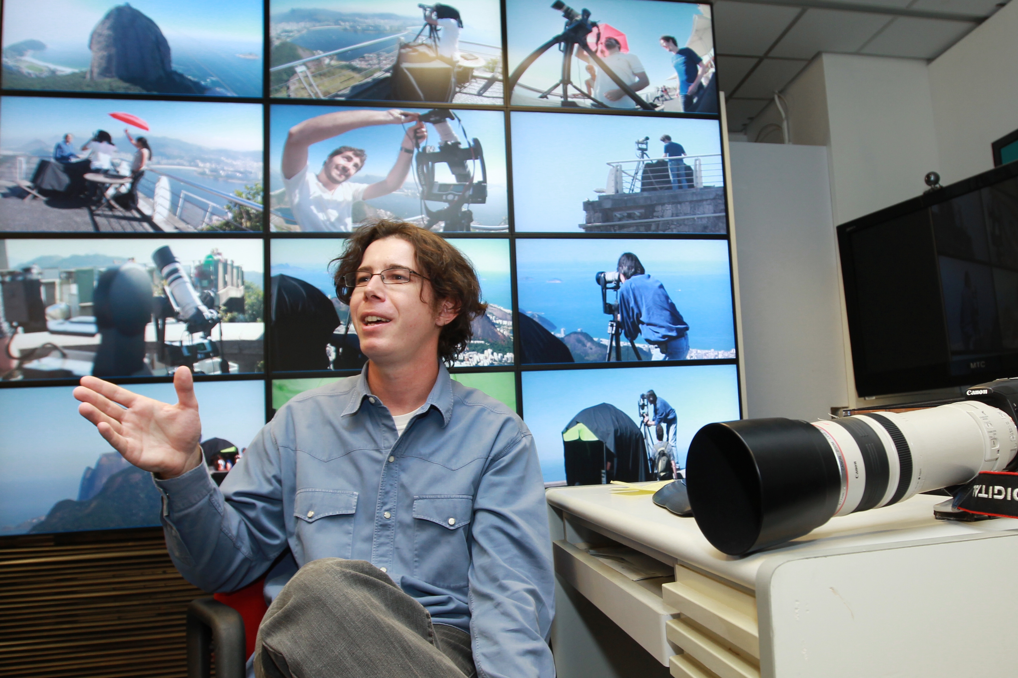 Prof Sander describing the process of taking the largest digital photo