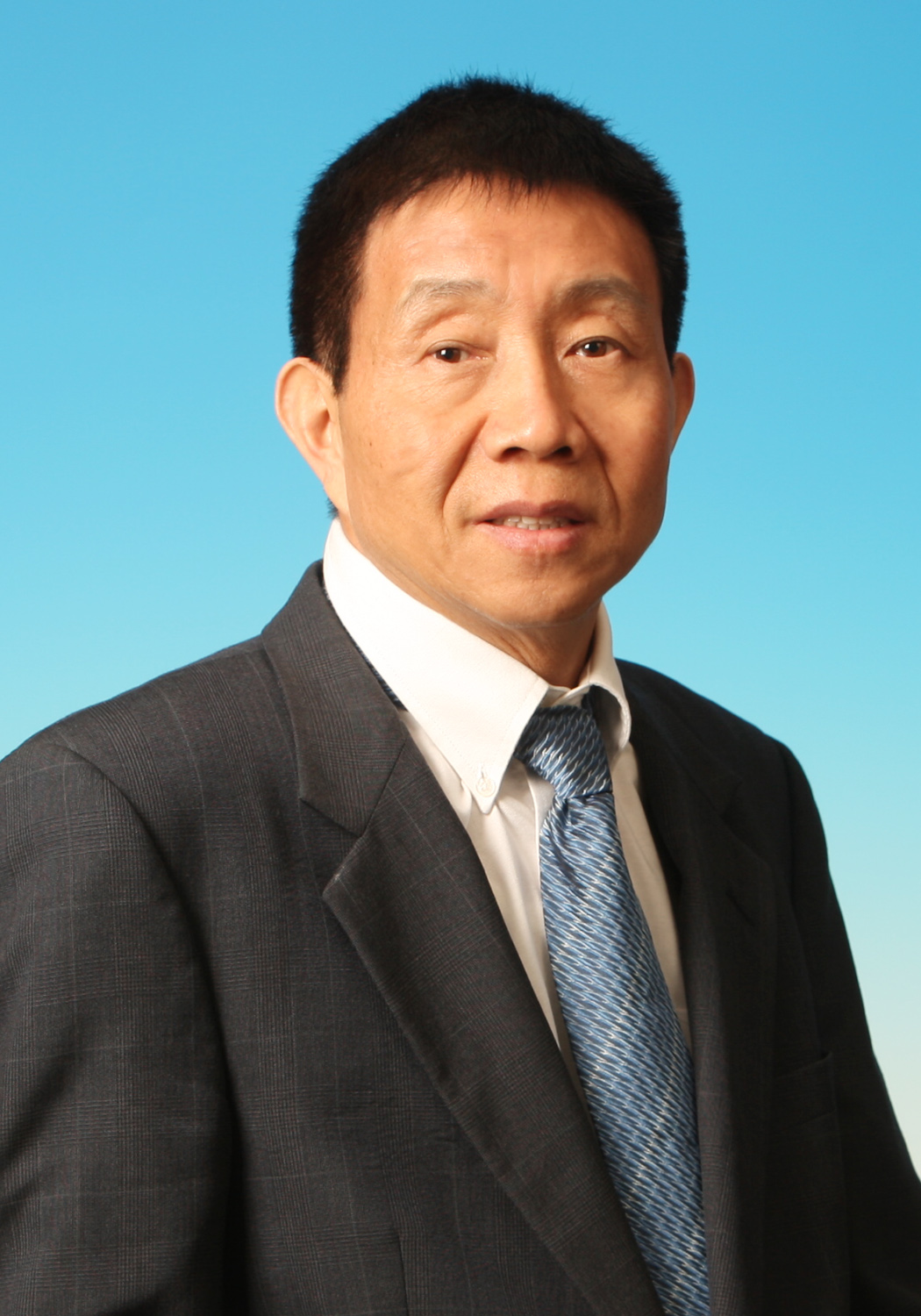 張 統 一 教 授	