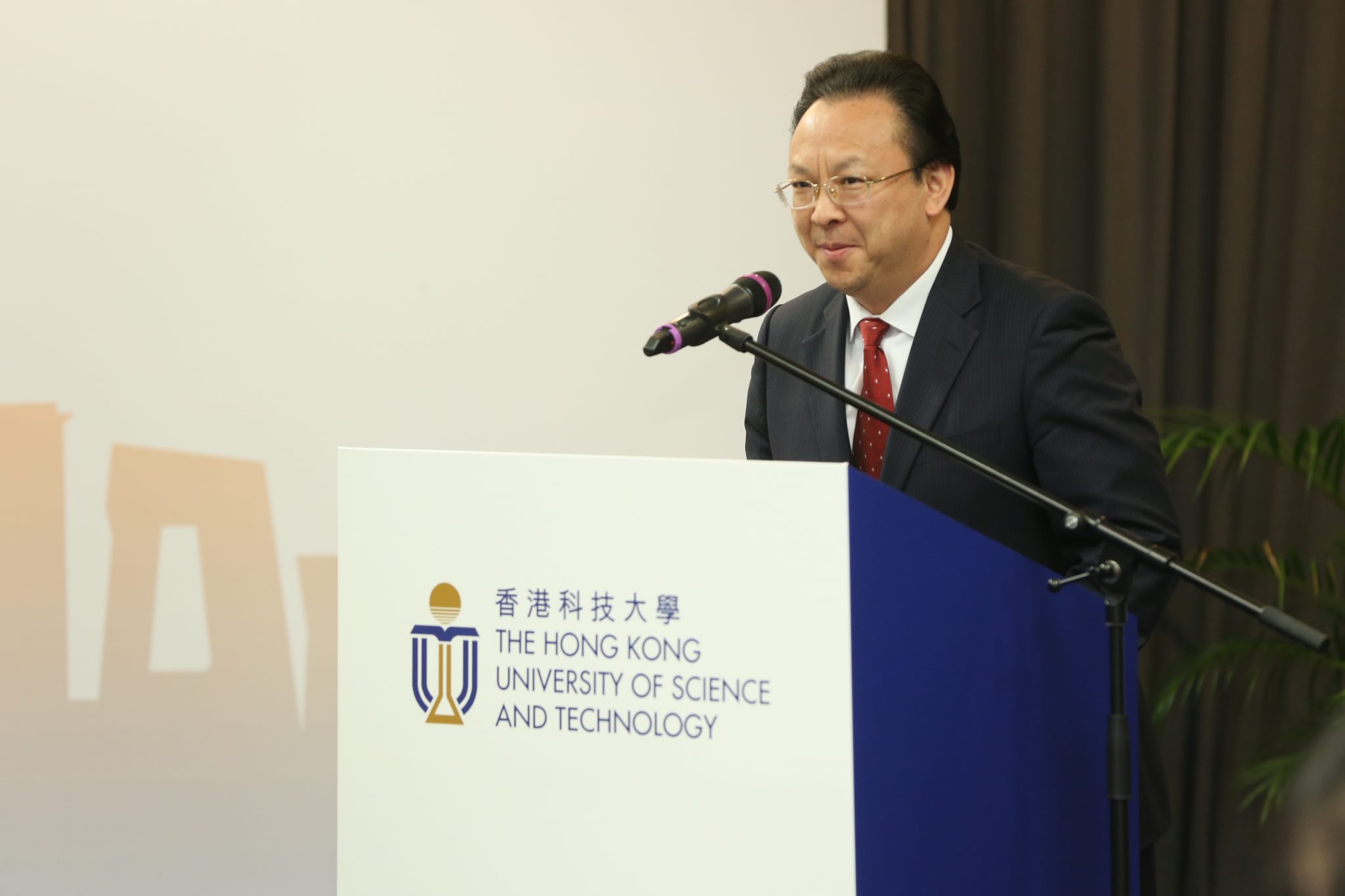  中聯辦副主任譚鐵牛院士致辭時表示，對京港大學聯盟的正式落實感到欣喜，並相信聯盟可以為服務香港融入國家發展大局作出貢獻。