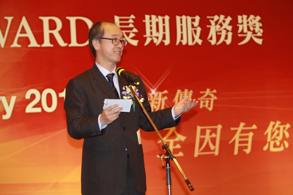 陈 繁 昌 校 长 勉 励 各 同 事 继 续 为 科 大 及 社 会 作 出 贡 献 。	