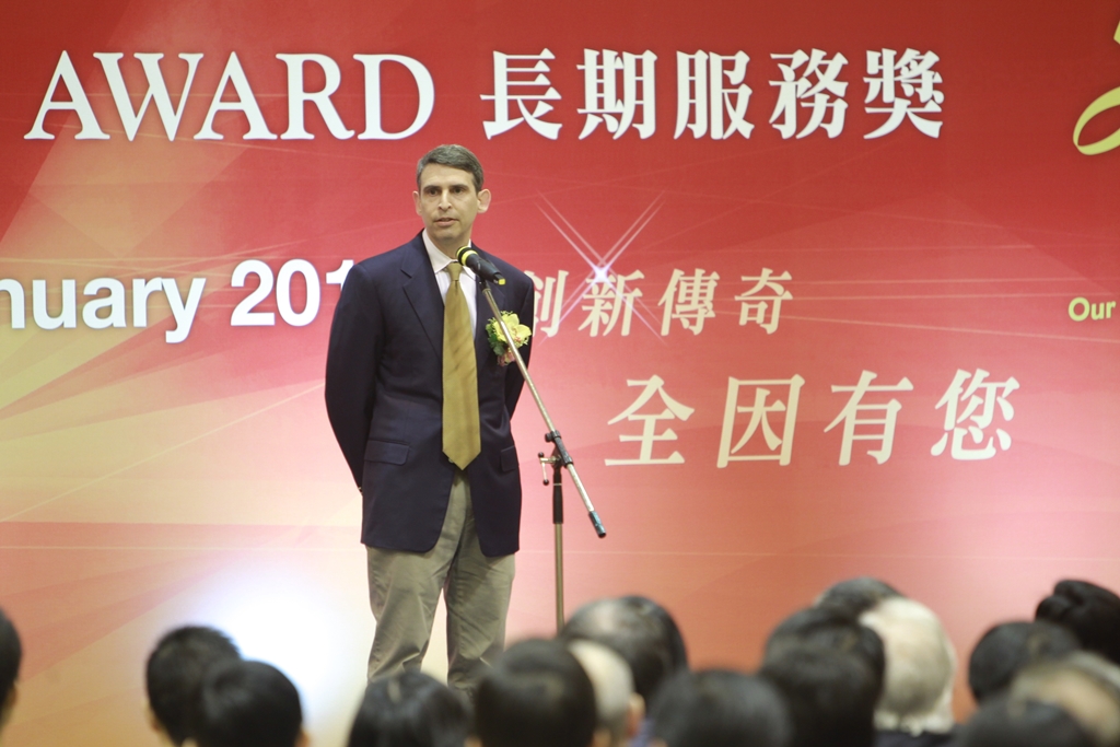 欧 德 孟 教 授 分 享 在 科 大 工 作 二 十 年 的 体 验 。	