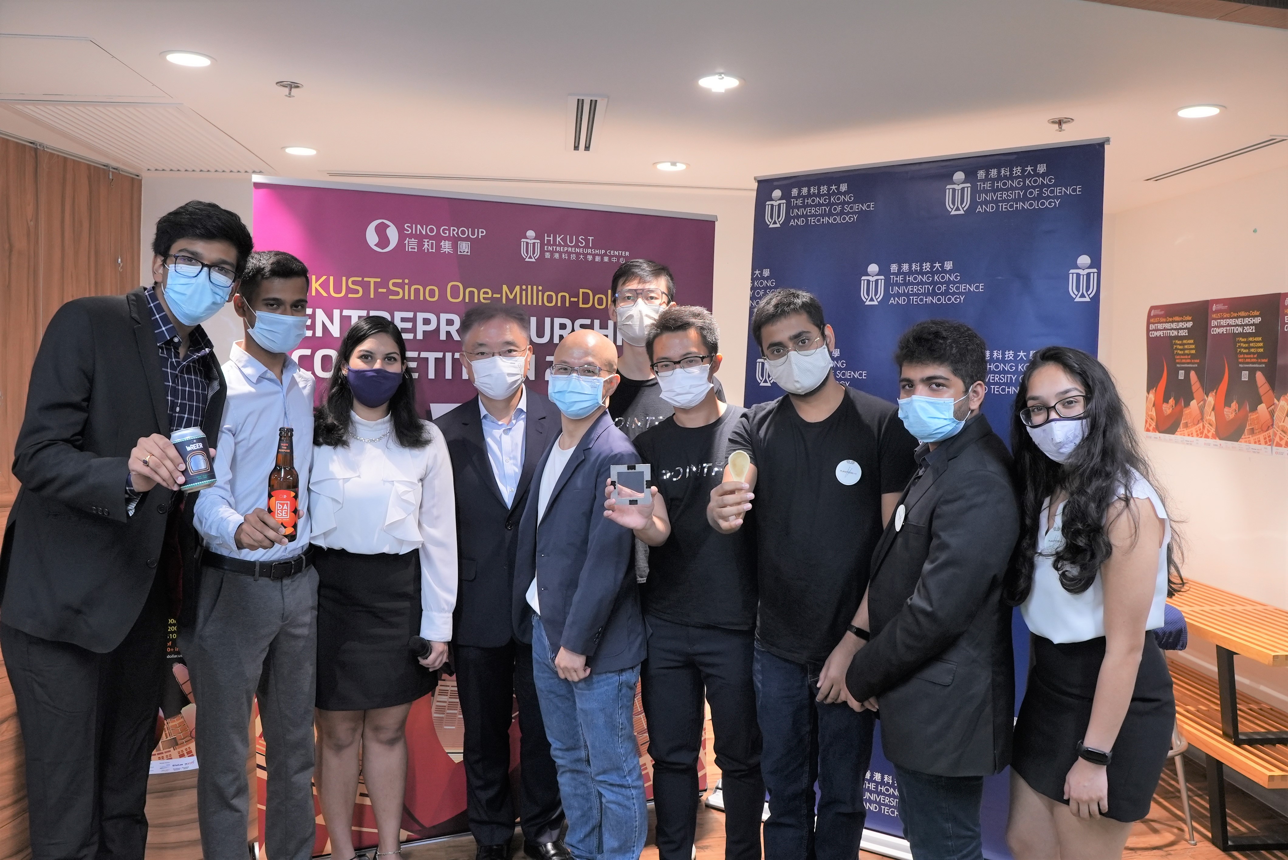 A group photo of Acting Director of Entrepreneurship Center, Mr. Donny SIU (5th left), Mr. Andrew YOUNG (4th left), Associate Director (Innovation) of the Sino Group, and the winners.