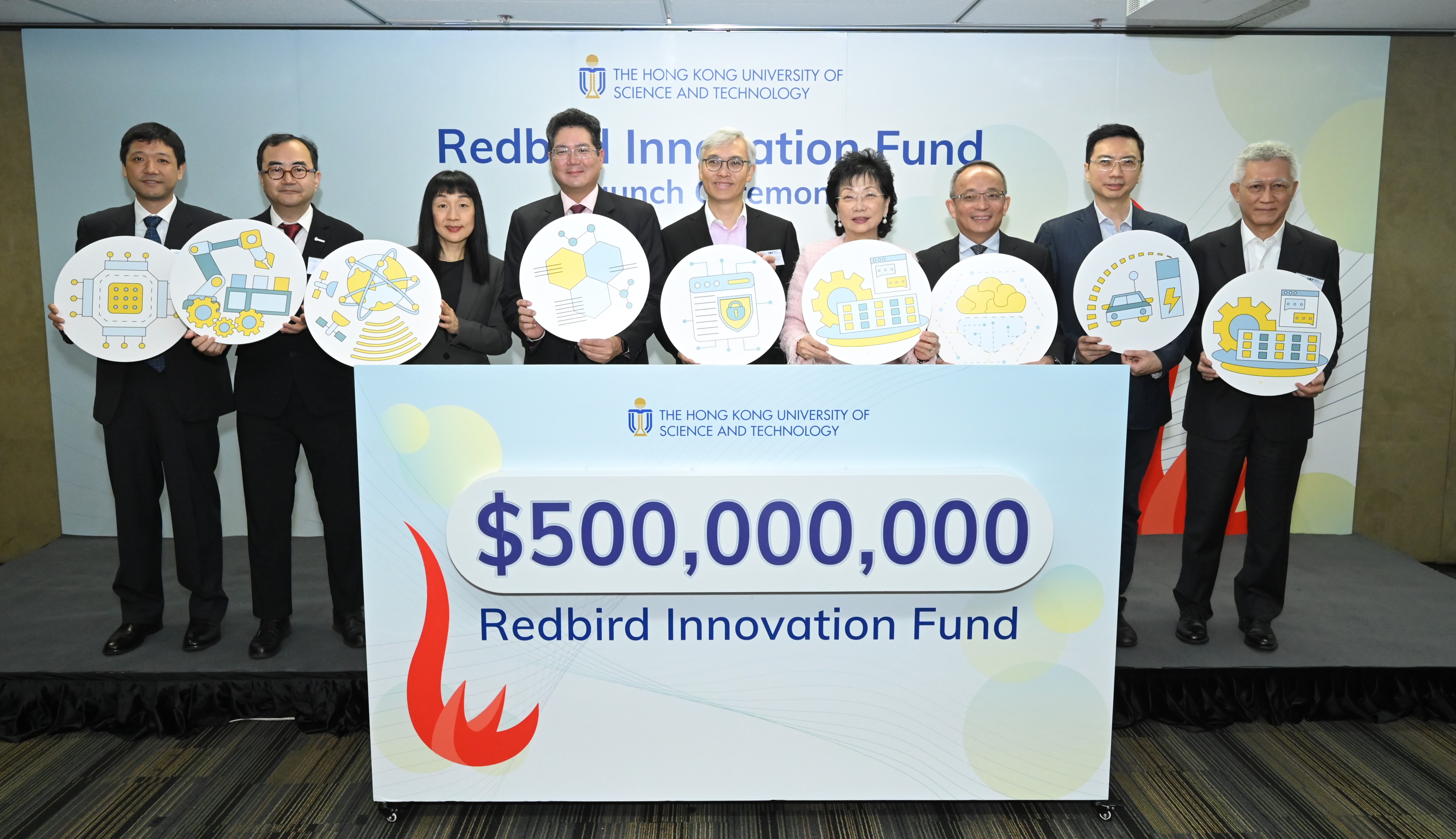 A group photo of HKUST Treasurer and Council member Mr. Stephen YIU Kin-Wah (Center), Council members Ms. Edith SHIH (fourth right) and Mr. Ronald THAM Seng-Yum (fourth left), HKUST Vice-President for Research and Development Prof. Tim CHENG (third right), HKUST Associate Vice-President for Research and Development (Knowledge Transfer) Dr. KIM Shin-Cheul (second left) as well as other HKUST senior leadership and guests. 