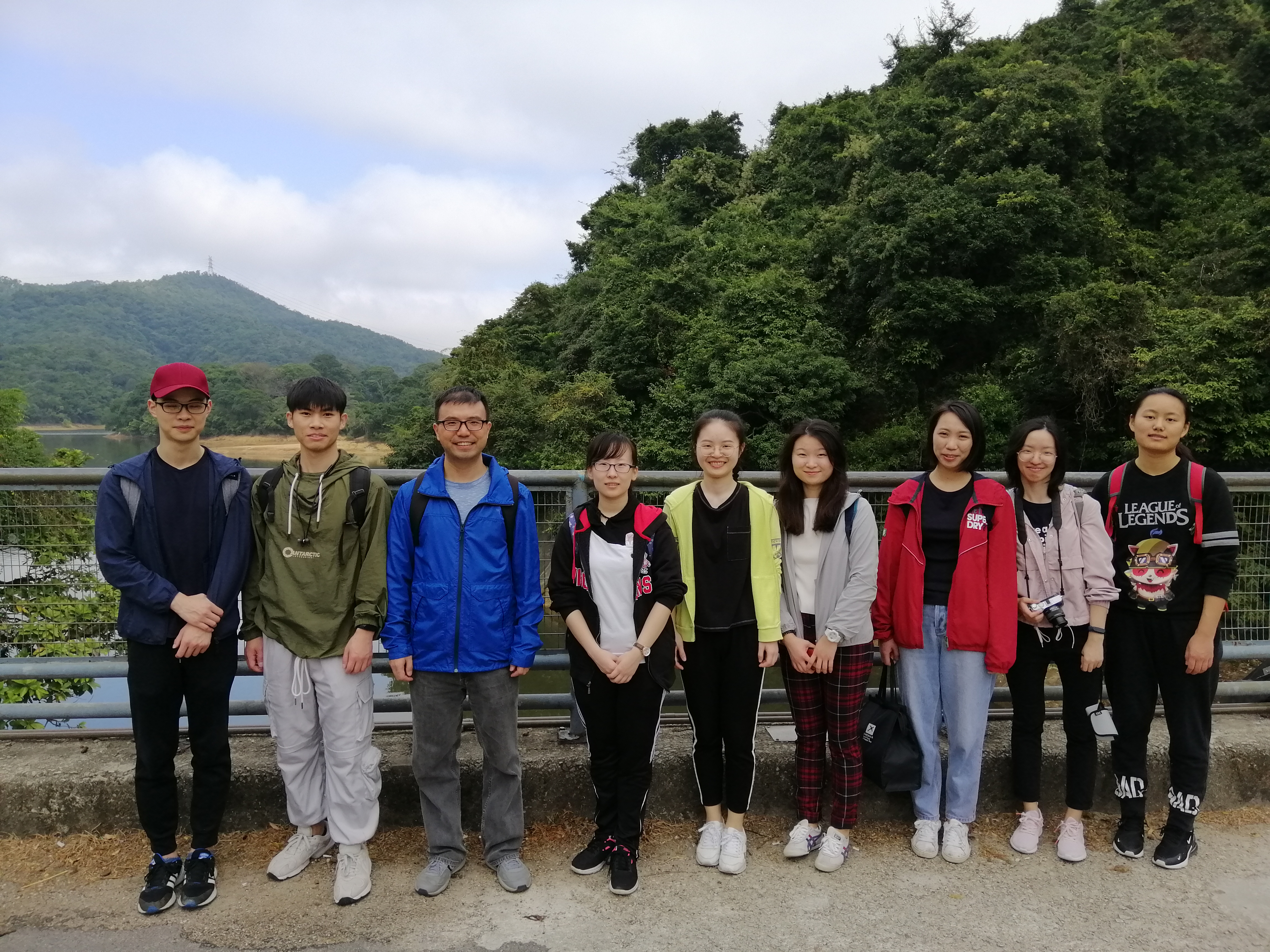 Prof. GUO Yusong (third left) and his research team