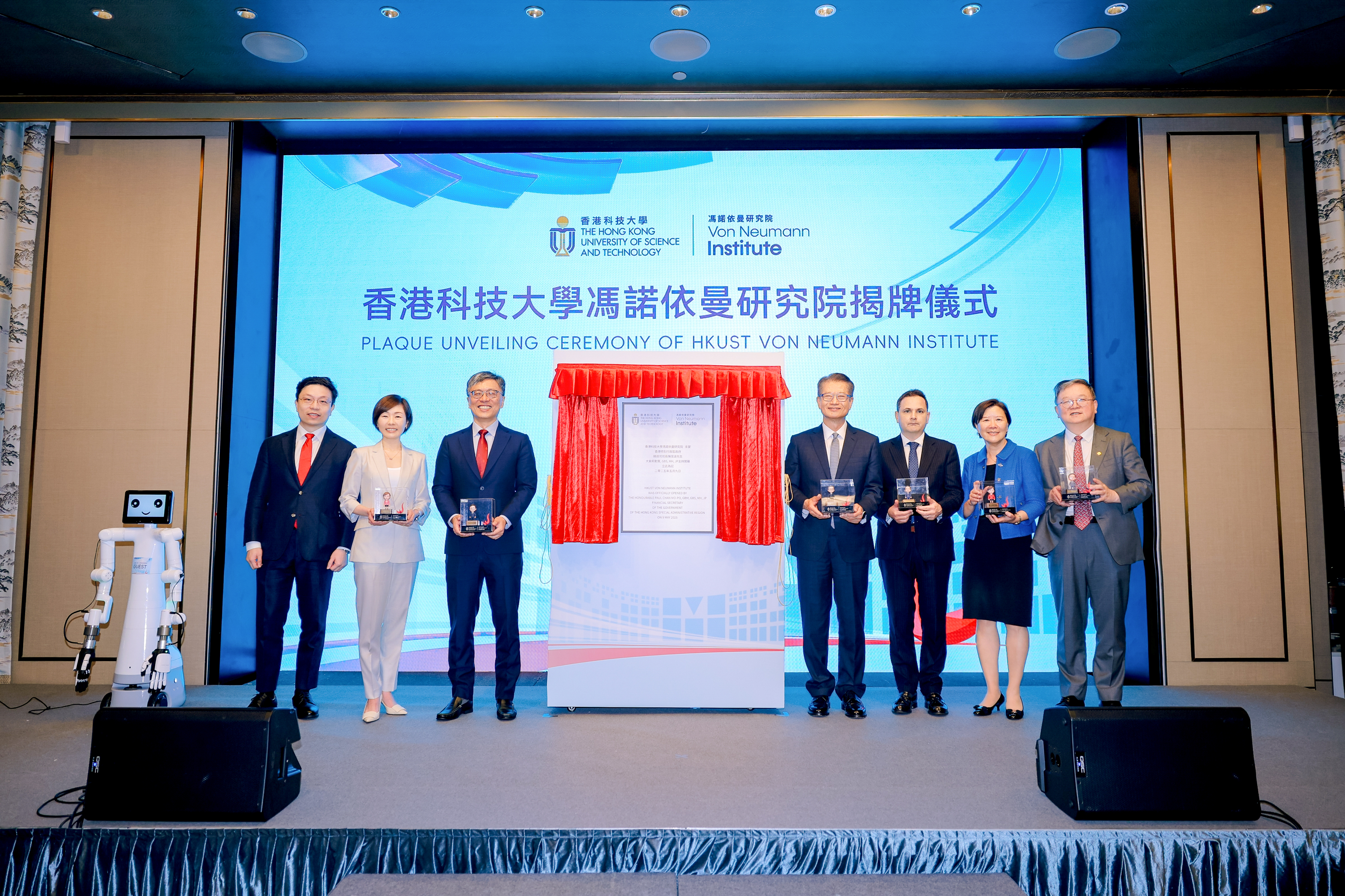 研究院副院長譚平教授團隊開創的公司「光影煥像」為一眾嘉賓度身訂造獨一無二的AI生成3D人像模型。