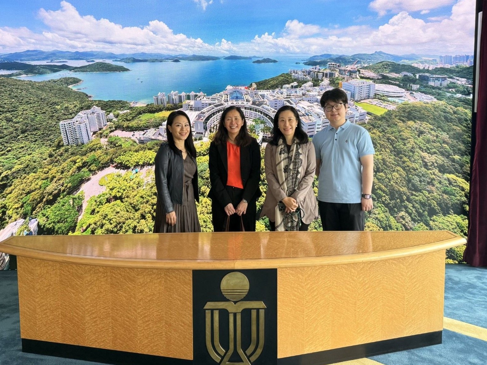 Prof. WONG Liang-Fong (second left) toured the Clear Water Bay campus, guided by HKUST Global Engagement and Greater China Affairs Team Head Yvonne LI (second right).