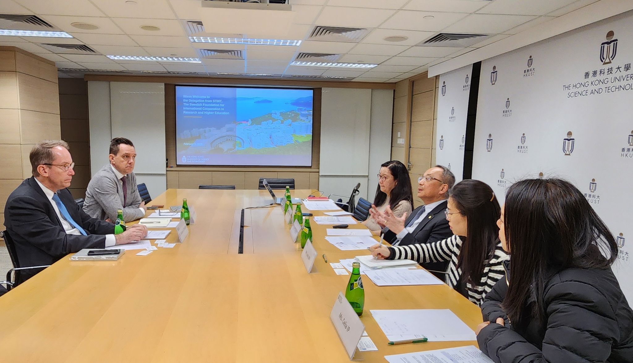 Prof. Tim CHENG (third right) hosts the meeting to explore academic research opportunities between HKUST and STINT.