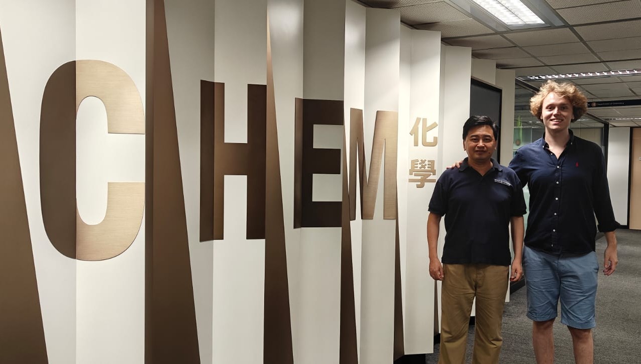 The Anita Conti Fellowship 2025 awardee Laurens DE BOER (right) conducted sustainability related research under the supervision by Prof. Haibin SU (left) from HKUST Department of Chemistry.