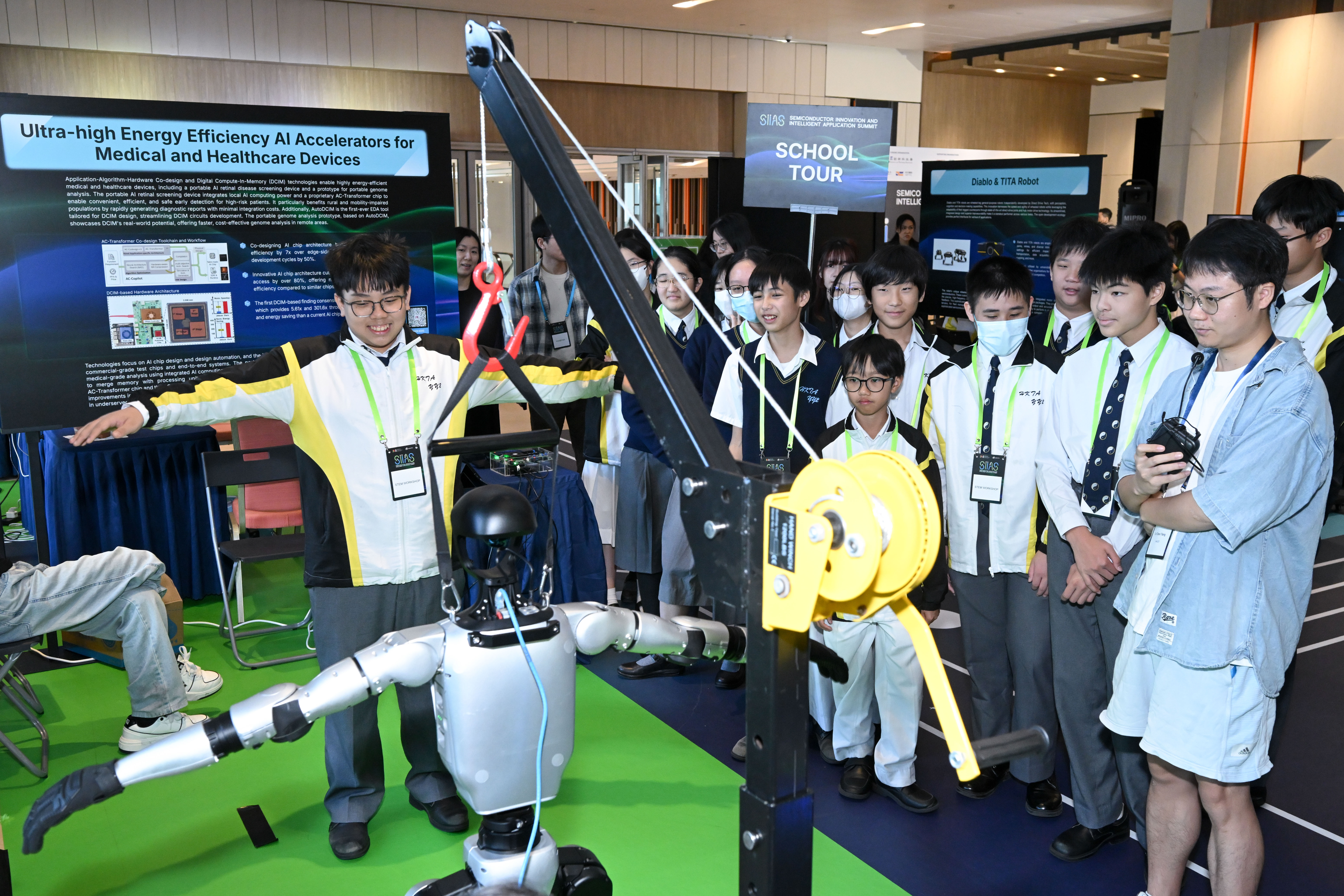 Over 100 students participated in immersive activities, including exploring exhibition booths to learn how semiconductors enhance quality of life and engaging in hands-on experimentation with AI applications in coding design.