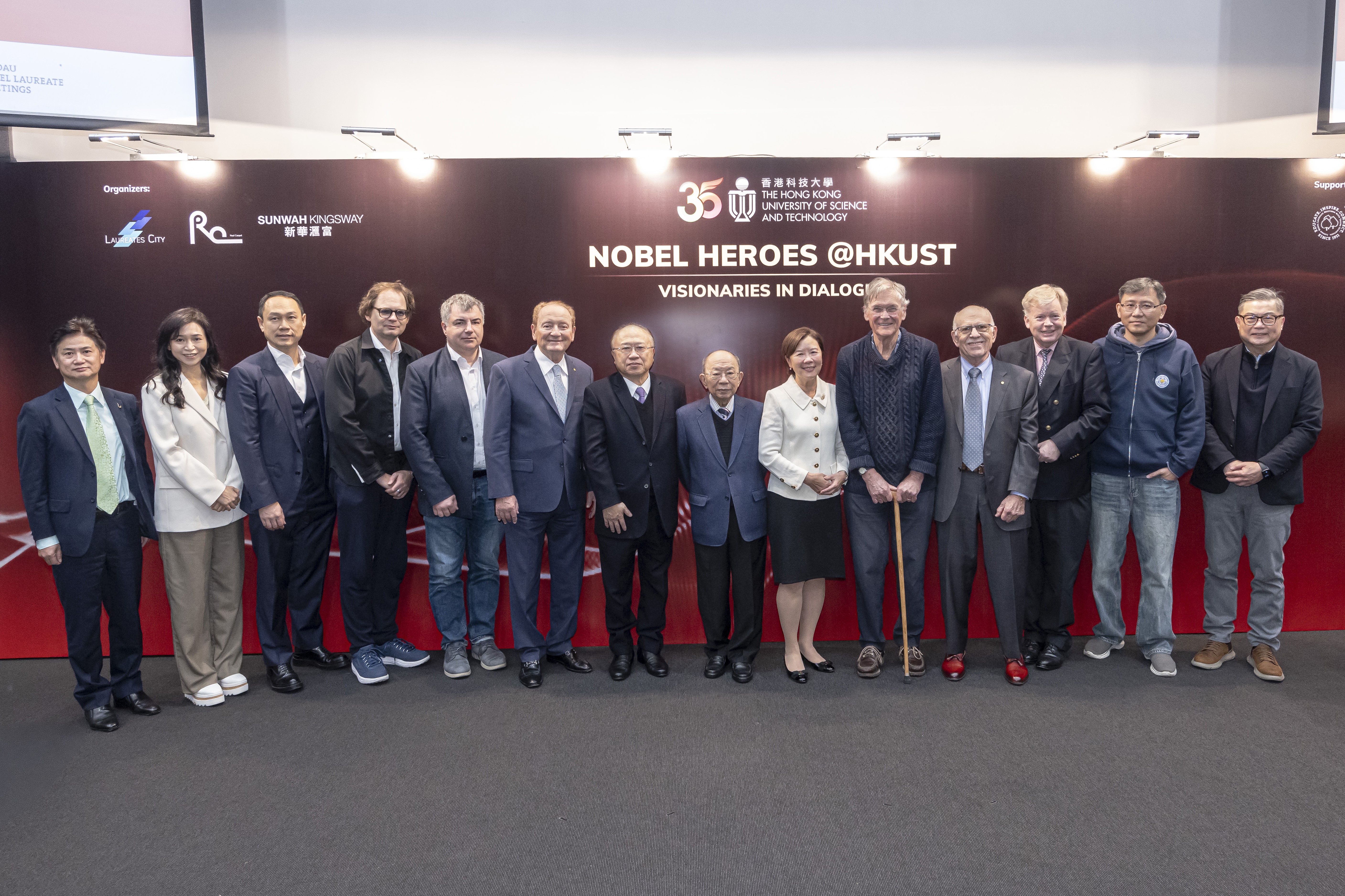 A group photo of the four Nobel Laureates Prof. Tim HUNT (fifth right), Prof. Louis J. IGNARRO (forth right), Prof. Robert C. MERTON (sixth left), Prof. Konstantin NOVOSELOV (fifth left), HKUST President Prof. Nancy IP (sixth right), HKUST senior management and our esteemed guests. 