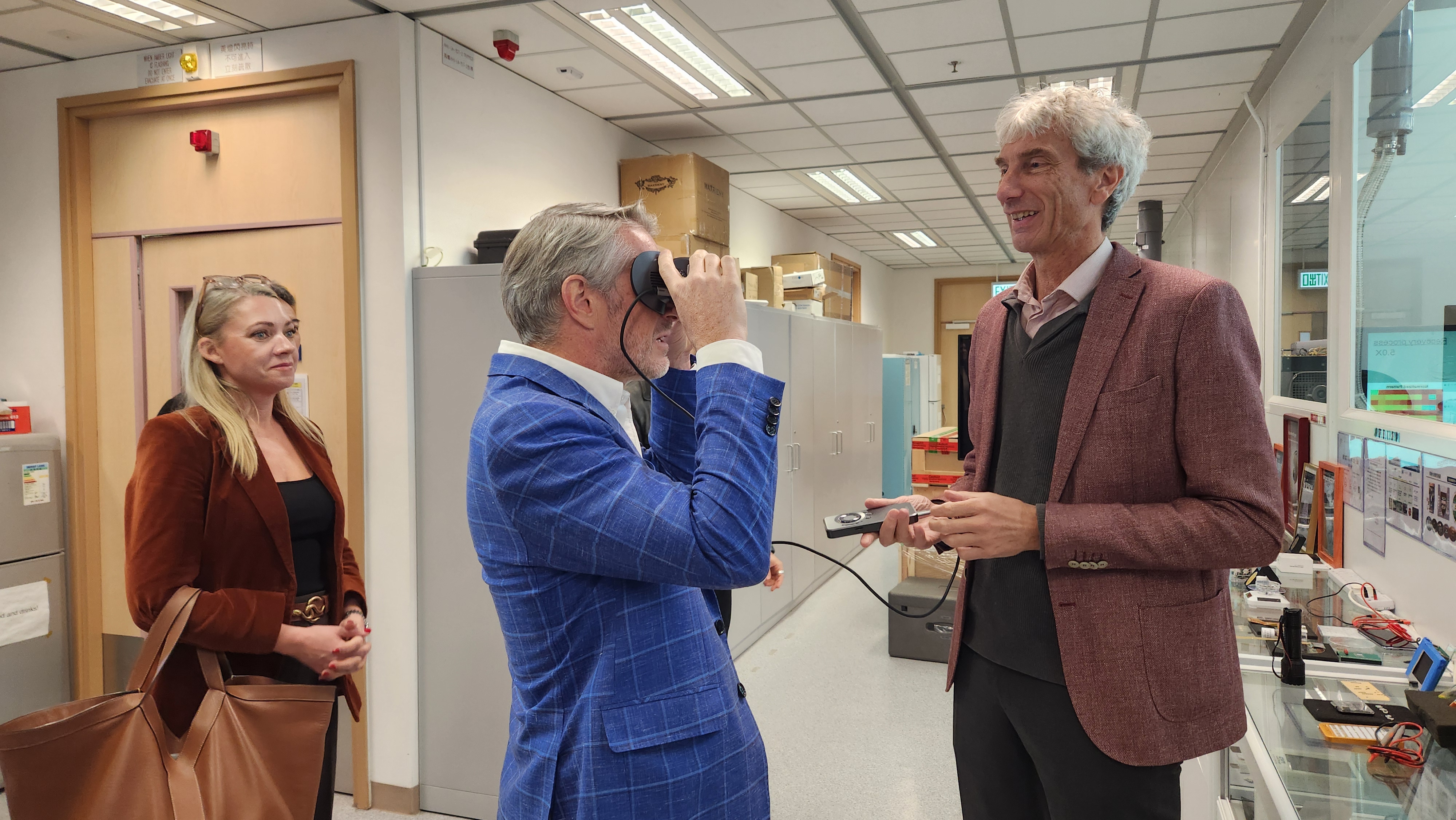 Prof. Kristiaan NEYTS, Director of State Key Laboratory of Displays and Opto-Electronics showcased HKUST's advanced research in display technology.