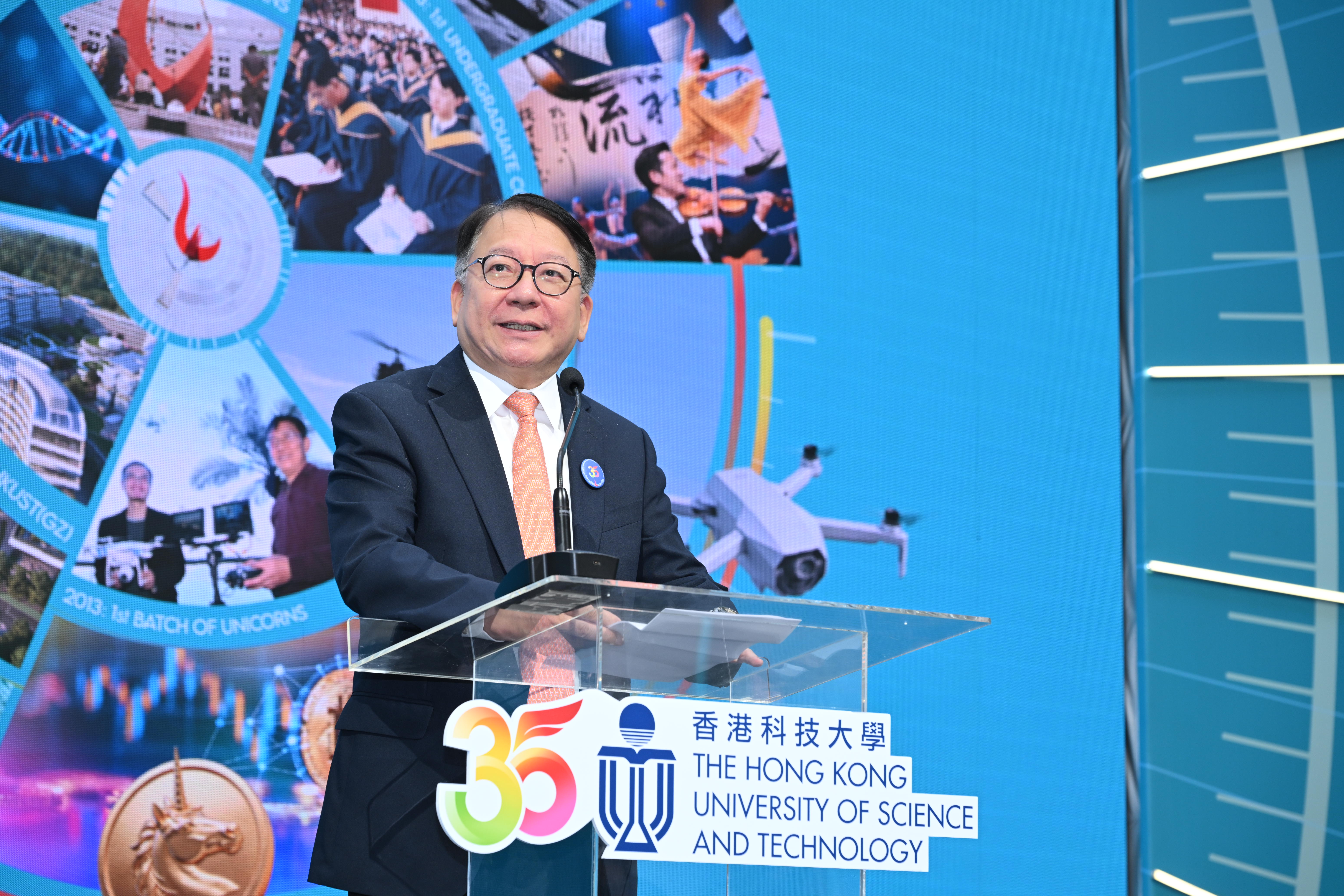 The Chief Secretary for Administration of the HKSAR Government Mr. CHAN Kwok-ki delivers a keynote speech at the HKUST 35th anniversary launch ceremony, commending HKUST's profound impact on Hong Kong's development.