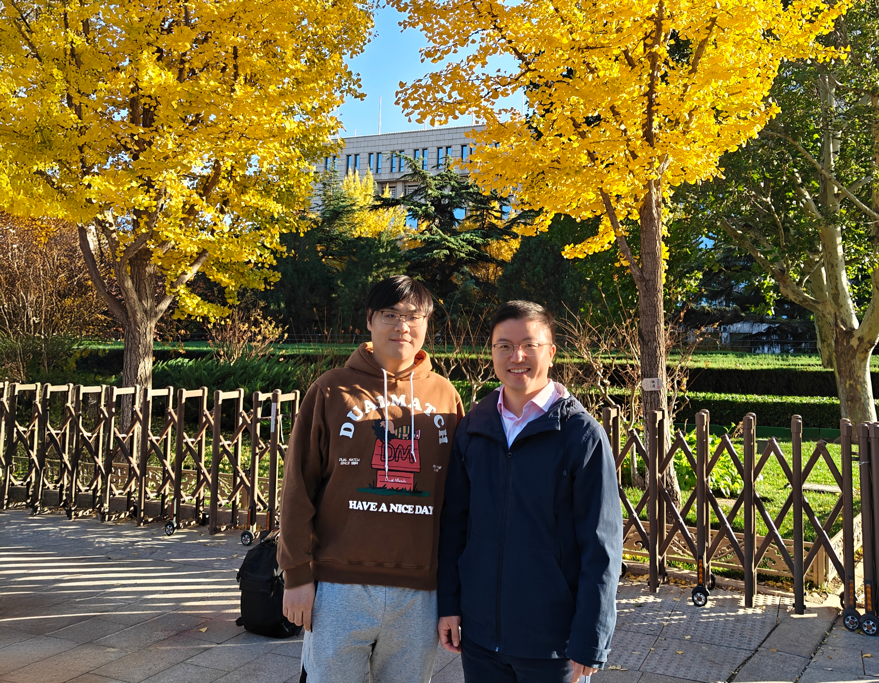 Prof. SUN Fei (right), Professor of the Department of Chemical and Biological Engineering at HKUST and co-corresponding author of the study, and his PhD student CUI Duo (left), co-first author of the study.