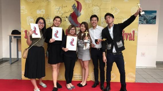 「当代中国的独立电影」的学生参加第一届红鸟学生电影节