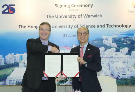  华威大学校长Stuart Croft教授(左)及香港科技大学校长陈繁昌教授。