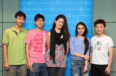 今 年 科 大 優 秀 的 非 本 地 學 生 來 自 31 個 國 家 ， 計 有 （ 左 起 ） 兩 位 馬 來 西 亞 的 狀 元 賴 威 境 及 趙 俊 康 、 丹 麥 的 Valeriya Lindholt 、 法 國 的 楊 樓 蘭 ， 以 及 韓 國 的 Jinseok Lee 。	