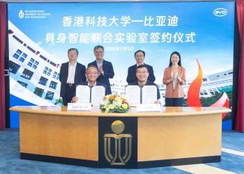 Witnessed by Prof. Harry SHUM (back row, second left), Mr. WANG Chuanfu (back row, second right), HKUST Provost Prof. GUO Yike (back row, first left) and BYD Vice President Ms. LI Wei (back row, first right), Prof. Tim CHENG (front left) and Mr. LUO Zhongliang (front right) sign the agreement. Witnessed by Prof. Harry SHUM (back row, second left), Mr. WANG Chuanfu (back row, second right), HKUST Provost Prof. GUO Yike (back row, first left) and BYD Vice President Ms. LI Wei (back row, first right), Prof. Tim CHENG (front left) and Mr. LUO Zhongliang (front right) sign the agreement.